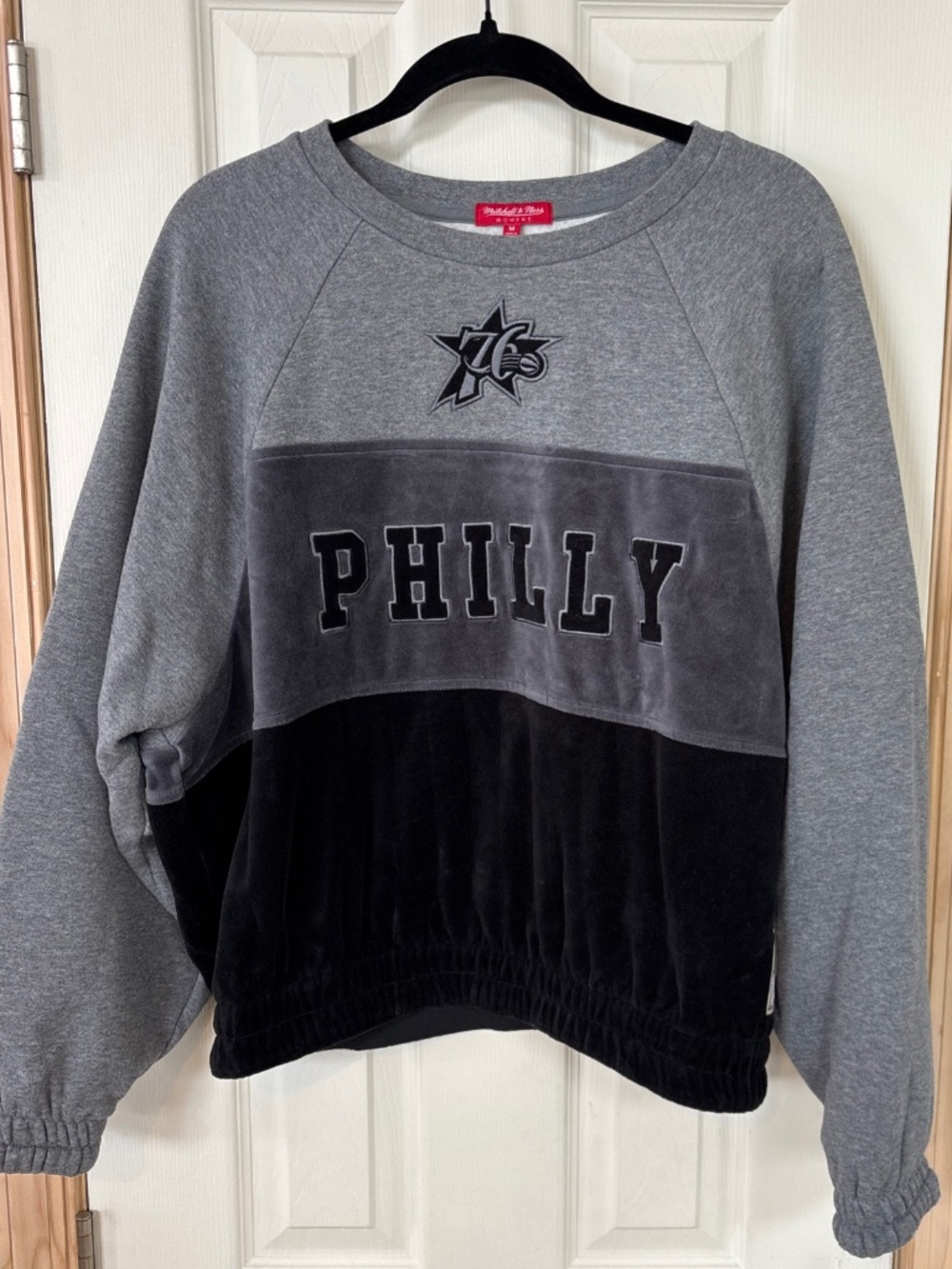 Mitchell & Ness Hardwood Classics Philadelphia 76ers Sweatshirt Women's Sz M